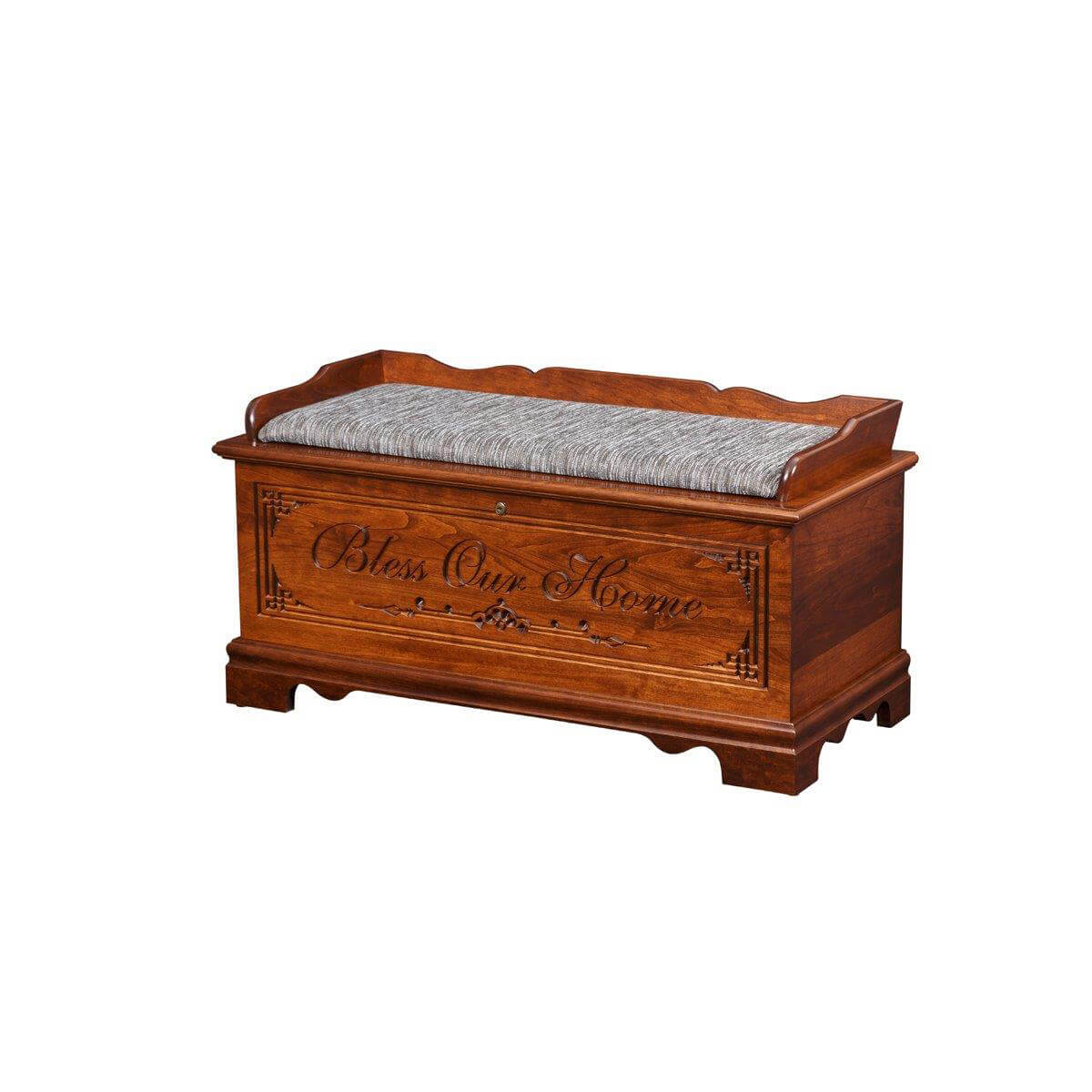 Read more about the article Medium Cambridge Seat Rail Chest – Cherry, Engraved
