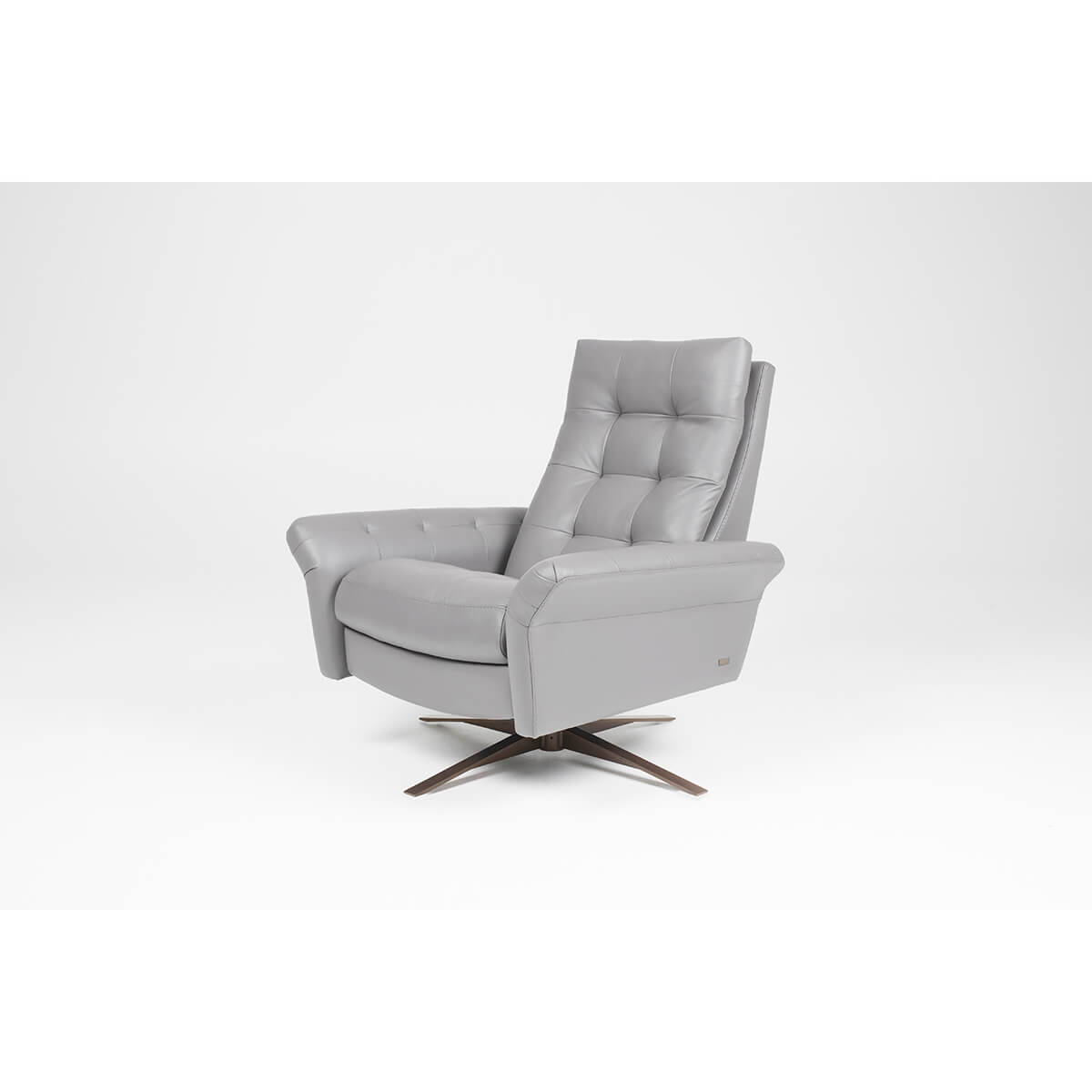 Read more about the article Pileus Swivel Chair – Leather
