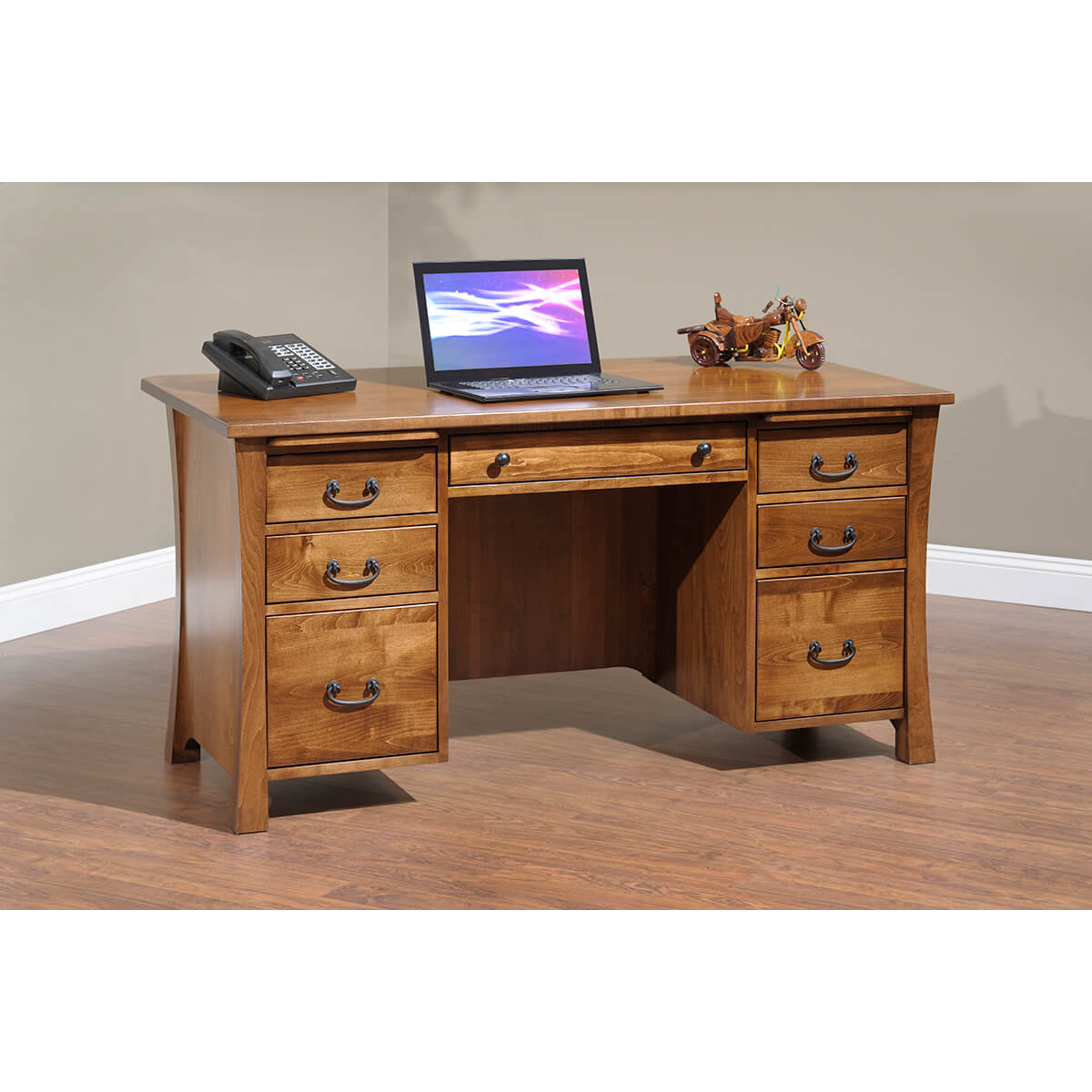 Read more about the article Woodbury Executive Desk